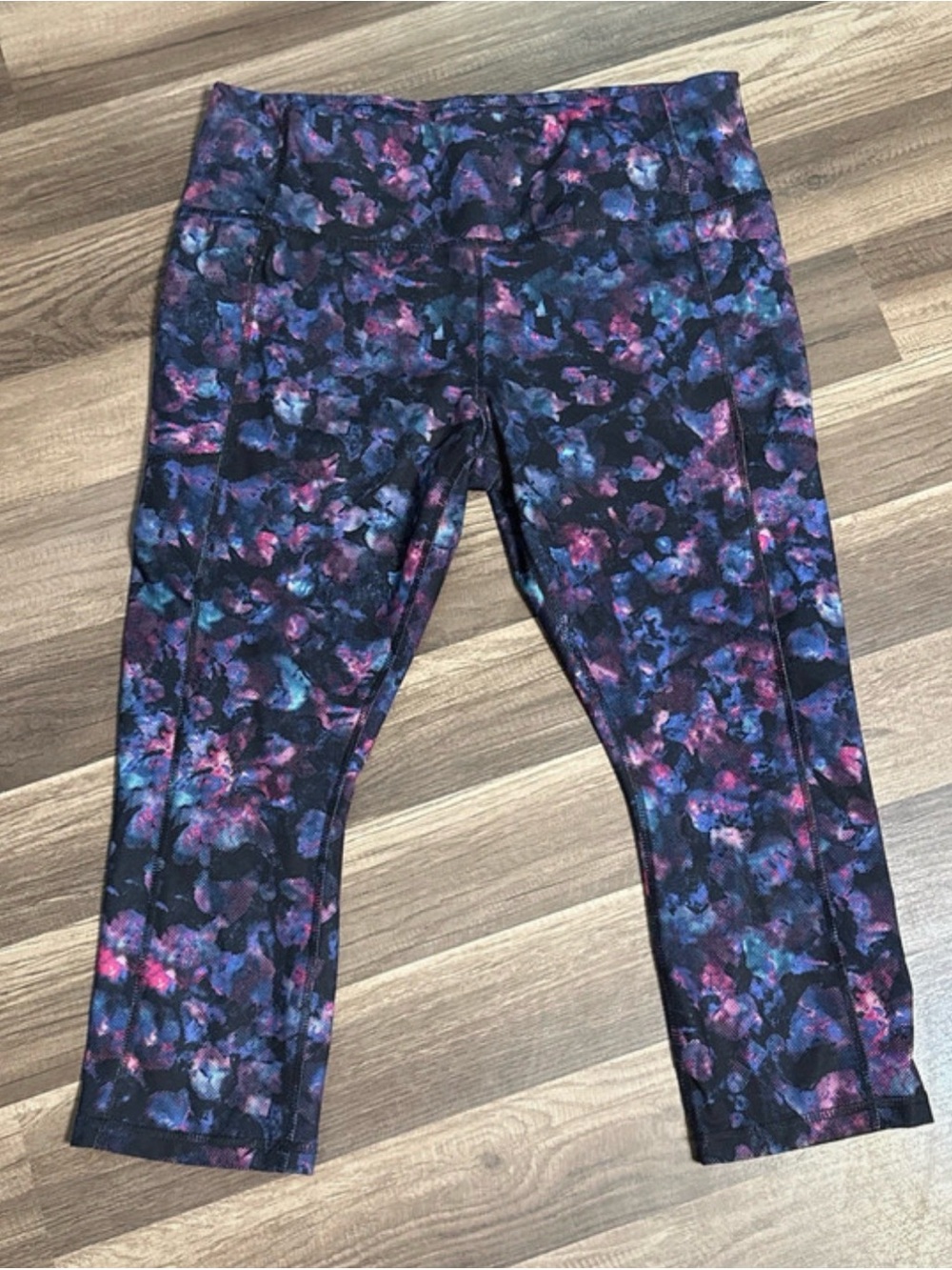 Avia women’s athletic Capri Leggings size XL